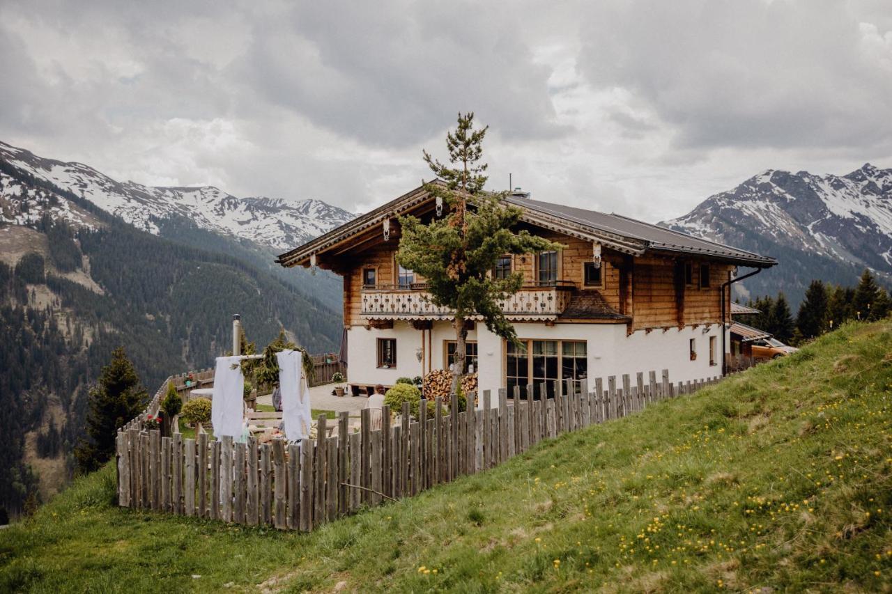 Wallegg Lodge - Alpine Premium Chalet - Ski In-Ski Out - Real Alpine Location Saalbach Buitenkant foto